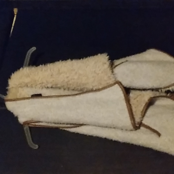 Shaw - Picture 1 of 3